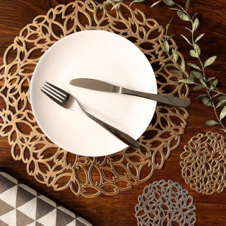 今日はいつもより高級感のある食卓を　#100均 #100円ショップ #雑貨 #mycando #卓上 #エレガント #花　“１００円で暮らしは楽しくなる。“