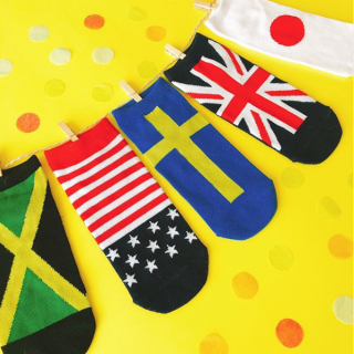 国旗をイメージした靴下。　#100均 #100円ショップ #雑貨 #mycando #靴下 #ソックス　“１００円で暮らしは楽しくなる。“