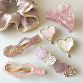 ワンポイントに取り入れたいオトナカラーのハートデザイン。　#100均 #100円ショップ #雑貨 #mycando #ヘアアクセサリー #ヘアアクセ #ハート #くすみカラー　“１００円で暮らしは楽しくなる。“