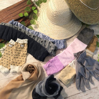 様々なデザインのアームカバー。#100均 #100円ショップ #雑貨 #mycando #アームカバー #グローブ #ストール #帽子 #ハット  “１００円で暮らしは楽しくなる。“