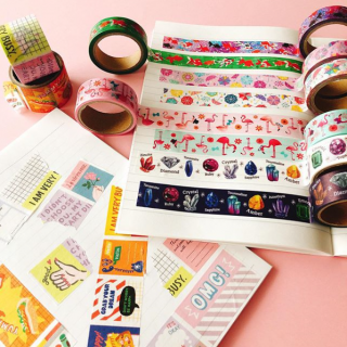 みんなはマキングテープ、どんな風に活用してる？　#100均 #100円ショップ #雑貨 #mycando #マステ #文具 #スクラップ #文房具 #装飾 #デコ #使い方色々 #ちぎり絵にも #写真整理にも#インテリアにも #ハンドメイドにも　“１００円で暮らしは楽しくなる。“