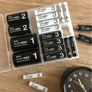 まとめて乾電池を収納できるストッカー。　#100均 #100円ショップ #雑貨 #mycando #乾電池 #アルカリ乾電池 #マンガン乾電池 #乾電池ストッカー #収納 #電池　“１００円で暮らしは楽しくなる。“