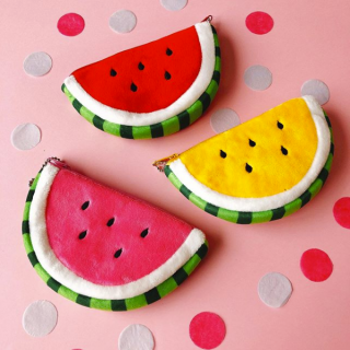 ひんやりではなくふわふわなスイカはいかが？？　“１００円で暮らしは楽しくなる。“