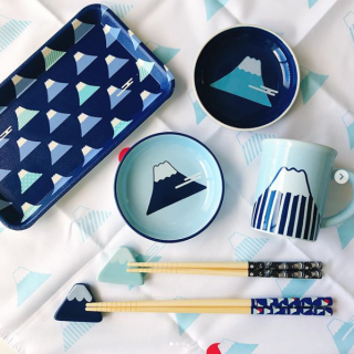 日本といえば、あなたは何をイメージしますか？　“１００円で暮らしは楽しくなる。“