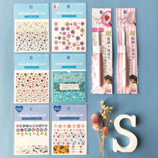 しずくネイルシリーズpart.11 6月25日(木)より順次発売！ 「ほぼ100均ネイル」でおなじみの人気ブロガーしずくさん @sizuku100 とキャンドゥがコラボしたネイルシールに新デザインが登場です。　“１００円で暮らしは楽しくなる。“