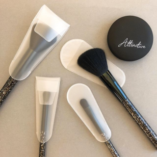 大切なメイク道具、収納しませんか？　“１００円で暮らしは楽しくなる。“