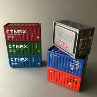 積み重ねたくなるデザイン。　“１００円で暮らしは楽しくなる。“