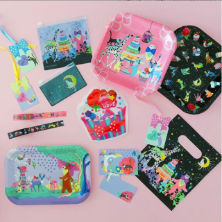 人気イラストレーターホラグチカヨさん @horaguchi_kayo とキャンドゥのコラボ第２弾！ 鮮やかなカラーが印象的なデザインです！　“１００円で暮らしは楽しくなる。“