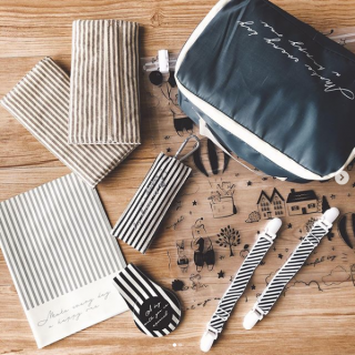 毎日の子育てのお助けアイテム。 新デザインにて第2弾の登場です。　“１００円で暮らしは楽しくなる。“