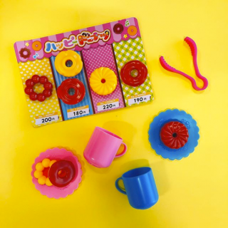 いらっしゃいませ！ドーナツはいかが？　１００円で暮らしは楽しくなる。“