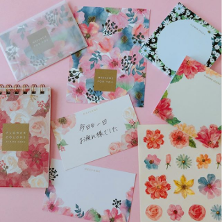 ちょっと大人な花柄デザイン。　“１００円で暮らしは楽しくなる。“