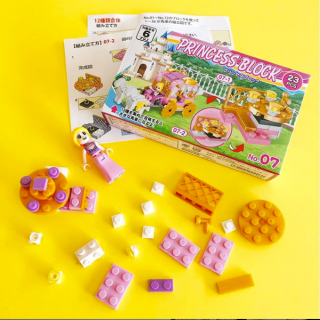 組み立てると何ができるかな♪　“１００円で暮らしは楽しくなる。“