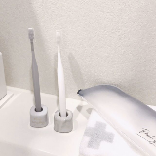 生活にとけこむ、ホワイト＆グレー　“１００円で暮らしは楽しくなる。“