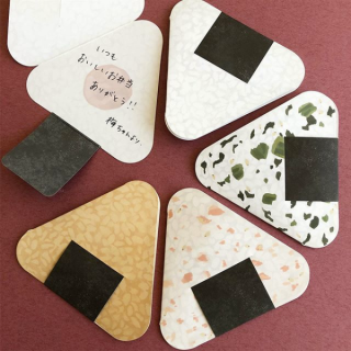 みんな大好きおむすびのメッセージカード。　“１００円で暮らしは楽しくなる。“