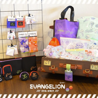 ★発売中★ 大人気エヴァンゲリオンシリーズに新たなアイテムが追加されました！ マスキングテープやタオル、キンチャクやトートバッグなど様々♪　“１００円で暮らしは楽しくなる。“