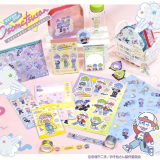 ★発売中★ 「おそ松さん」の可愛いグッズが初登場♪ 「レトロポップ」がテーマのどこか懐かしい装いのカラフルな6つ子達。 ついつい集めたくなっちゃう可愛い雑貨がたくさん！　“１００円で暮らしは楽しくなる。“