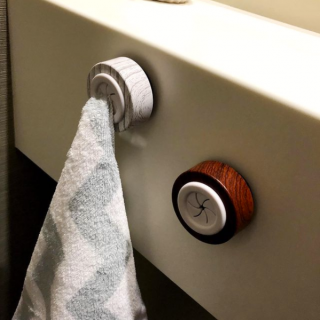 タオルホルダーもお部屋の一部に。　“１００円で暮らしは楽しくなる。“