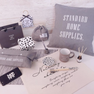 お部屋にちょこっとスパイスを。　“１００円で暮らしは楽しくなる。“