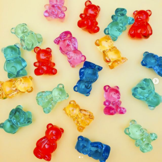 美味しそう！でも食べられません。 どこか懐かしいかわいいくまちゃん。　“１００円で暮らしは楽しくなる。“