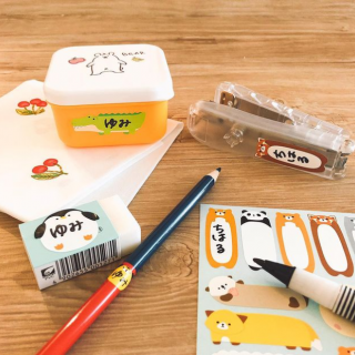 お名前を書くのが楽しくなるね♪　“１００円で暮らしは楽しくなる。“