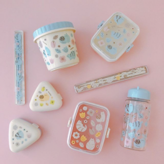 優しいカラーの猫たちに癒される♪　“１００円で暮らしは楽しくなる。“