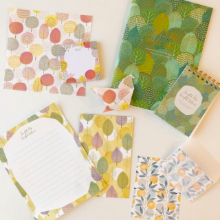 ナチュラルな優しいデザイン。　“１００円で暮らしは楽しくなる。“