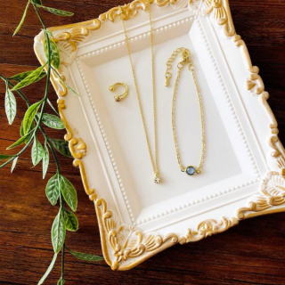 エレガントさひきたつ、フレームトレイ　“１００円で暮らしは楽しくなる。“