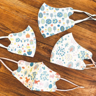 涼しげでシンプルな北欧風デザイン。　“１００円で暮らしは楽しくなる。“