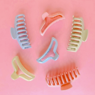 爽やかカラーでスッキリまとめて涼しげに。　“１００円で暮らしは楽しくなる。“