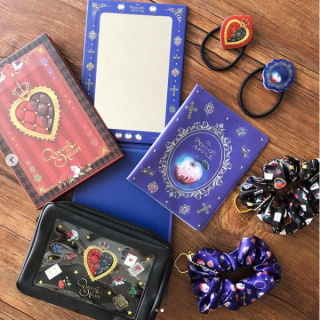 ダークなおとぎ話の世界へ。　“１００円で暮らしは楽しくなる。“