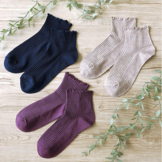 そろそろ靴下の恋しい季節。　“１００円で暮らしは楽しくなる。“