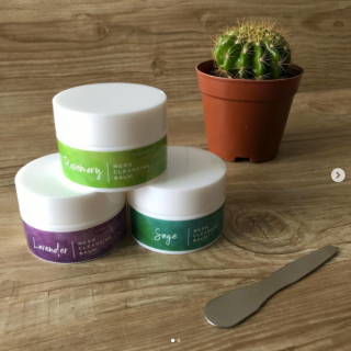 香りも楽しむ贅沢クレンジングケア。 保湿成分配合で洗いあがりもしっとり♪　“１００円で暮らしは楽しくなる。“