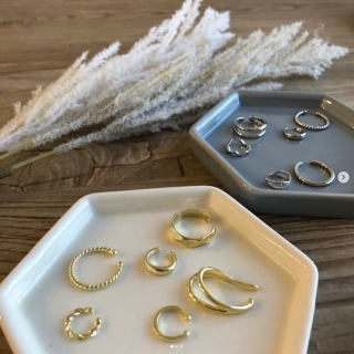 コーディネートのワンポイントに♪　“１００円で暮らしは楽しくなる。“