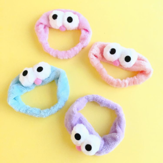 楽しい気分になれそうなヘアバンド。　“１００円で暮らしは楽しくなる。“