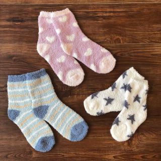 ふわふわもこもこの靴下で寒さ対策♪　“１００円で暮らしは楽しくなる。“