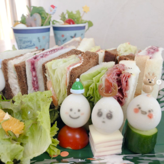 お料理を簡単にデコレーション。ペタッと貼るだけでにぎやかに★　“１００円で暮らしは楽しくなる。“