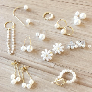 カジュアルにもフォーマルにも。　“１００円で暮らしは楽しくなる。“