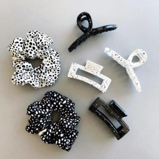 色々なコーデに合う、シンプルデザイン。　“１００円で暮らしは楽しくなる。“