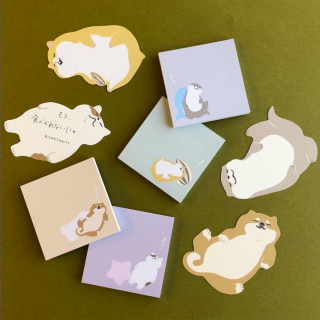 ムニャムニャムニャ…。寝言が聞こえてきたよー。　“１００円で暮らしは楽しくなる。“