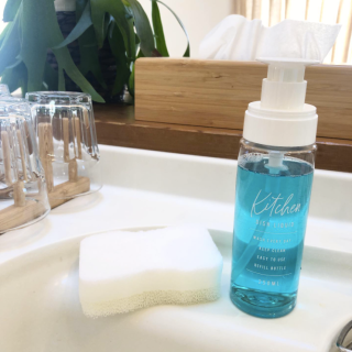 空間になじむ、食器用洗剤ボトル。　“１００円で暮らしは楽しくなる。“