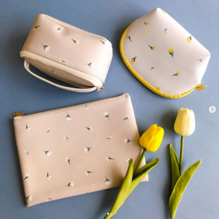 どっちをえらぶ？？バッグに入れやすい小さめポーチ。　“１００円で暮らしは楽しくなる。“