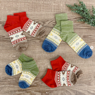 みんなでお揃いコーディネートを楽しもう♪ カラフルなデザインが目を惹きます！！　“１００円で暮らしは楽しくなる。“