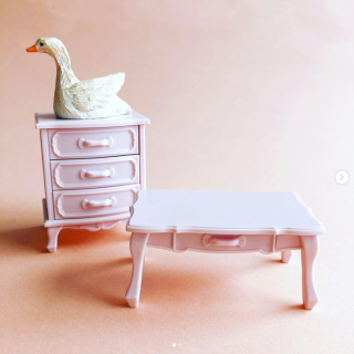 憧れの姫家具はミニチュアアイテムで取り入れてみては。　“１００円で暮らしは楽しくなる。“