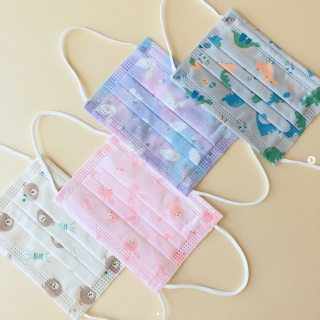 気分に合わせてマスクもセレクトしちゃおう！　“１００円で暮らしは楽しくなる。“