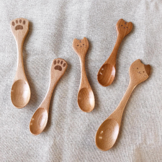 ほっこりあたたかみのある木製スプーン。　“１００円で暮らしは楽しくなる“