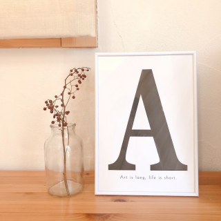 お気に入りの写真やイラストを飾っておうち時間もよりたのしく。　“１００円で暮らしは楽しくなる“