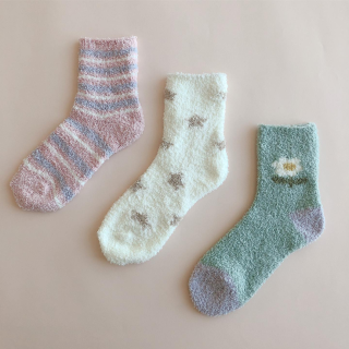 ふわふわもこもこの靴下で寒さ対策♪　“１００円で暮らしは楽しくなる“