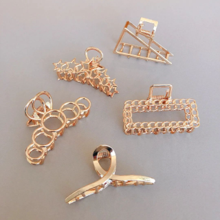 高見え！？ゴールドで高級感のあるバンスです。　“１００円で暮らしは楽しくなる“