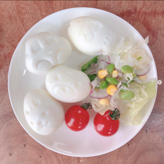 ゆでたまごを型にセットするだけ！ 　簡単かわいいゆでたまご　“１００円で暮らしは楽しくなる“