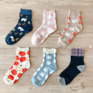 厚みのある靴下で足元ホカホカ～。　“１００円で暮らしは楽しくなる“